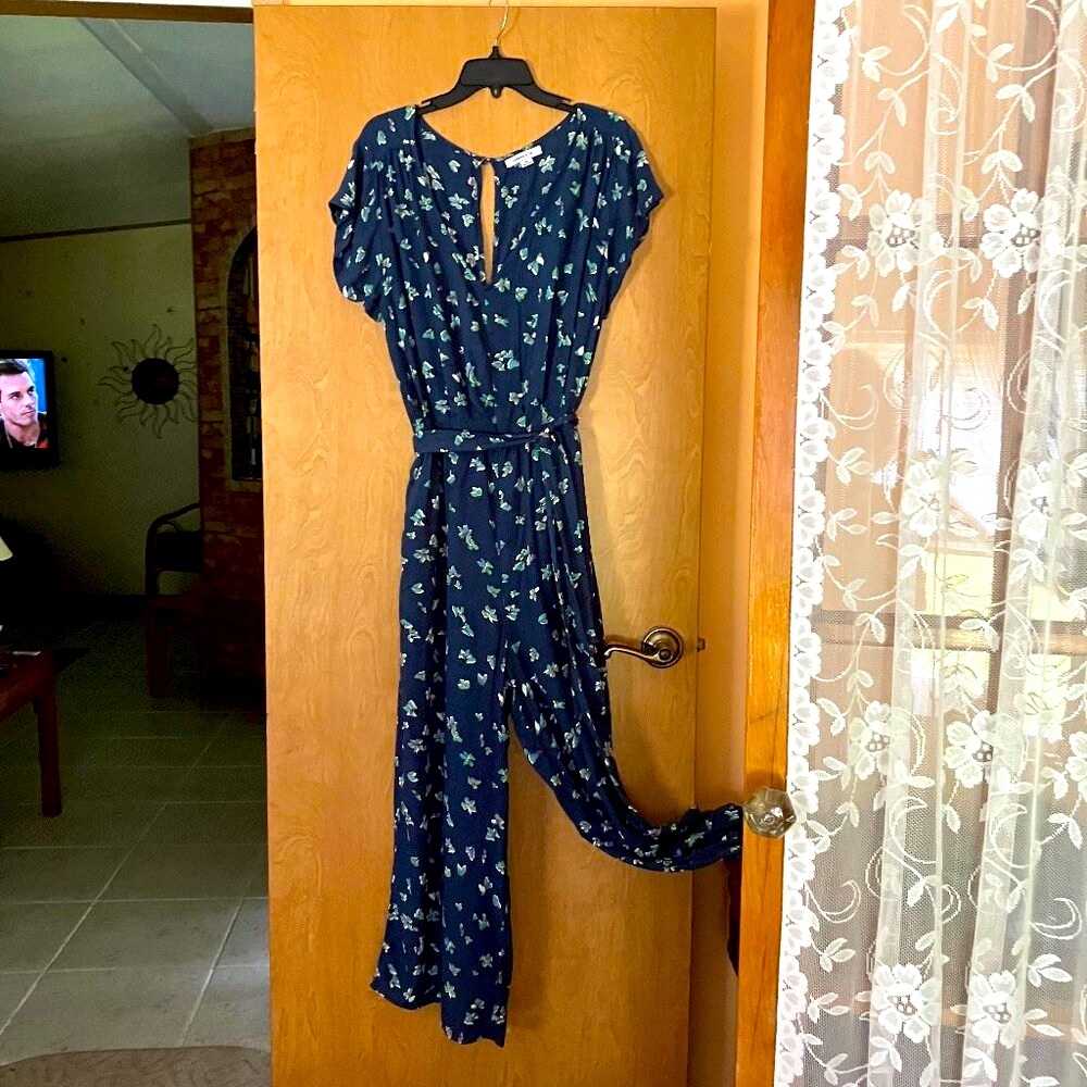 NWOT wide leg jumpsuit